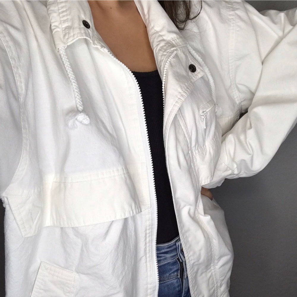OVERSIZED WHITE WINDBREAKER 🦋 size LARGE